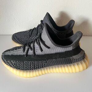 Adidas Yeezy Boost 350 V2 Carbon sneakers. Size 10M. Black, SKU #FZ5000